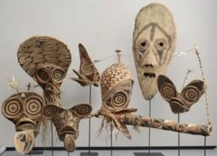 Masken ans Licht geholt